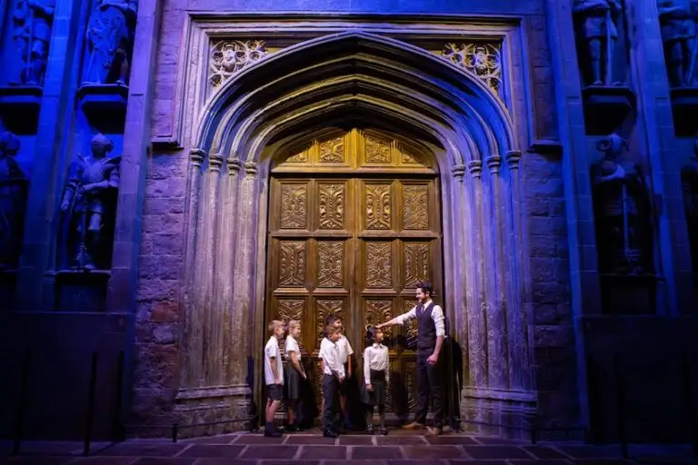 Carer card - Grand archway with carved doors