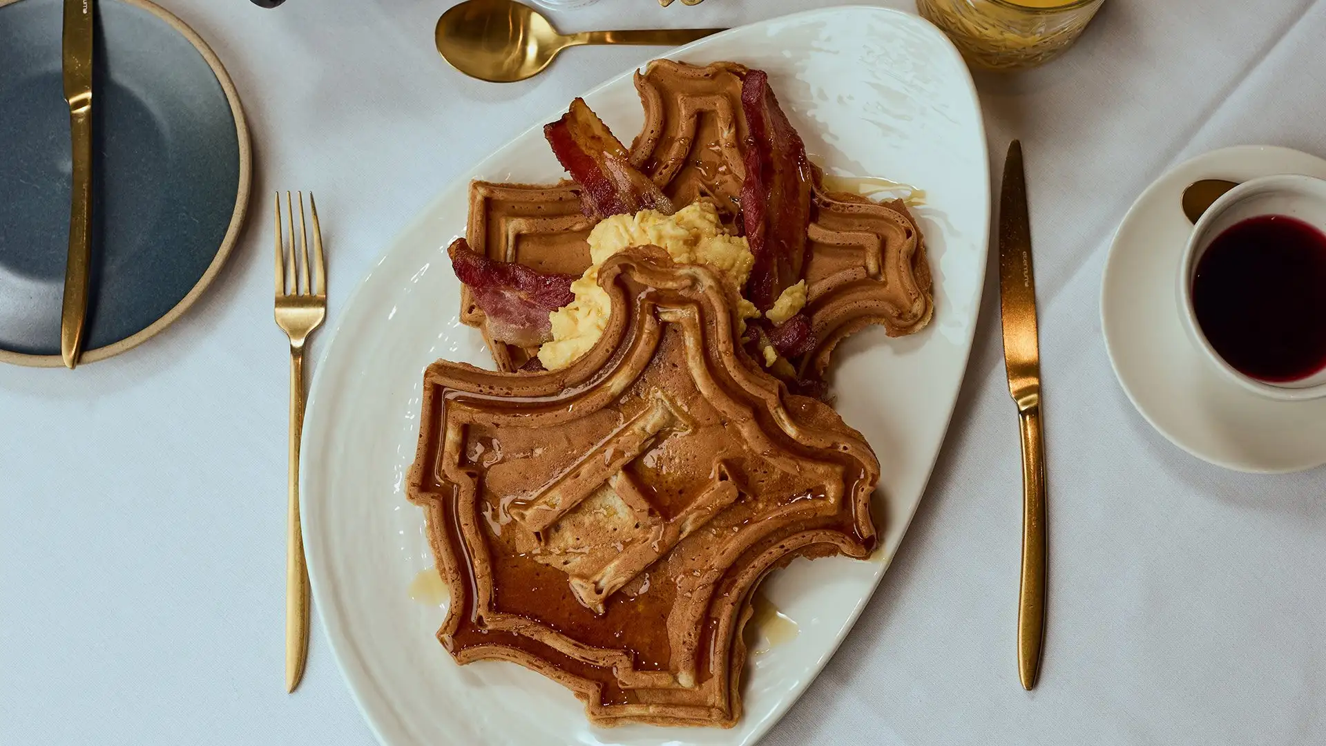 Breakfast at the Hogwarts Table - Hogwarts waffles