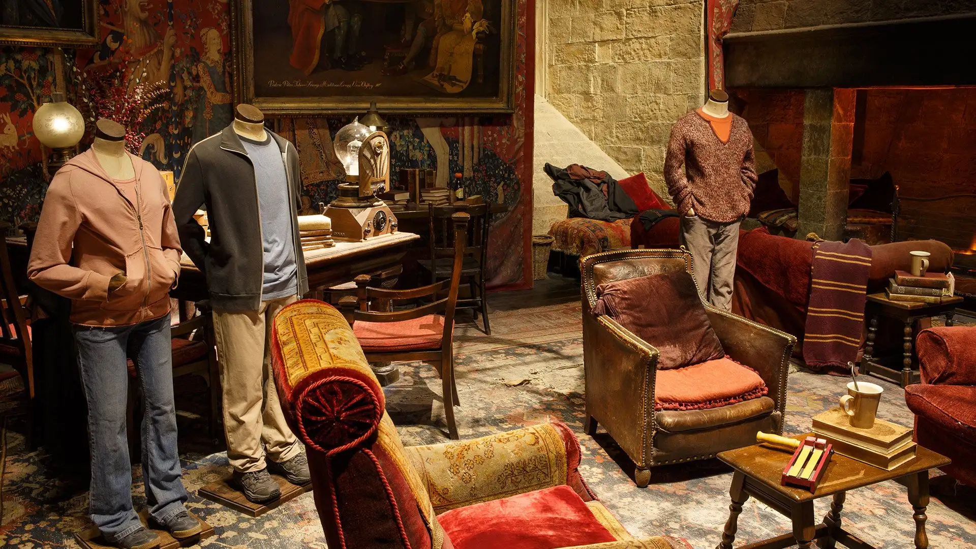 Relaxed Tours - The Gryffindor common room set